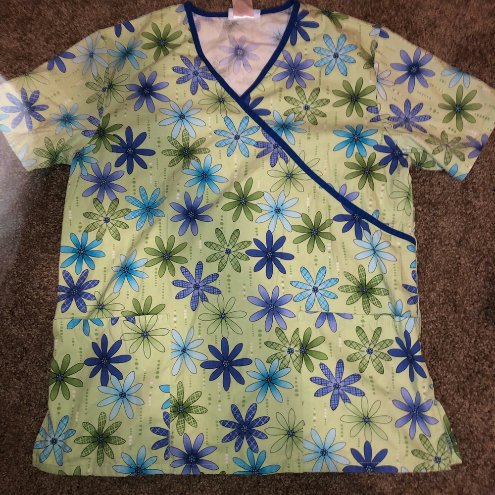 Sb scrub top